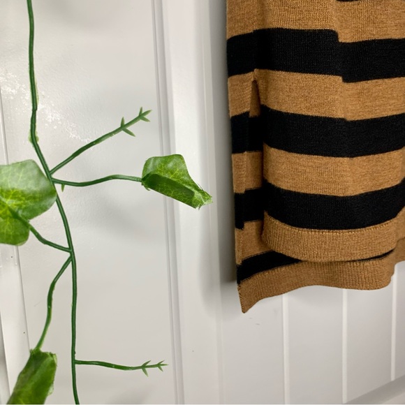 H&M | CAMEL AND BLACK STRIPED 3/4 LENGTH TOP - Picture 5 of 8